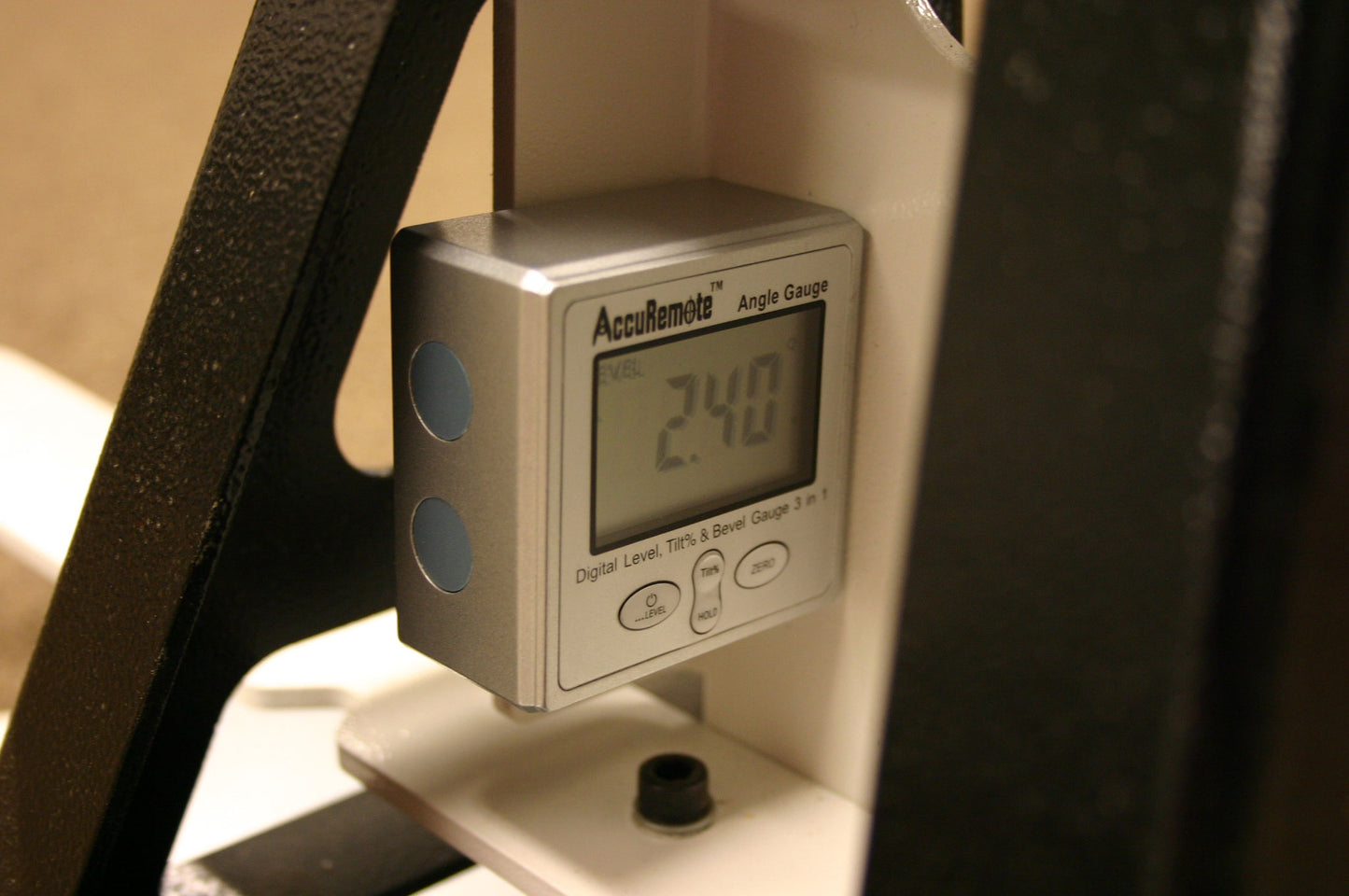 Digital angle gauge